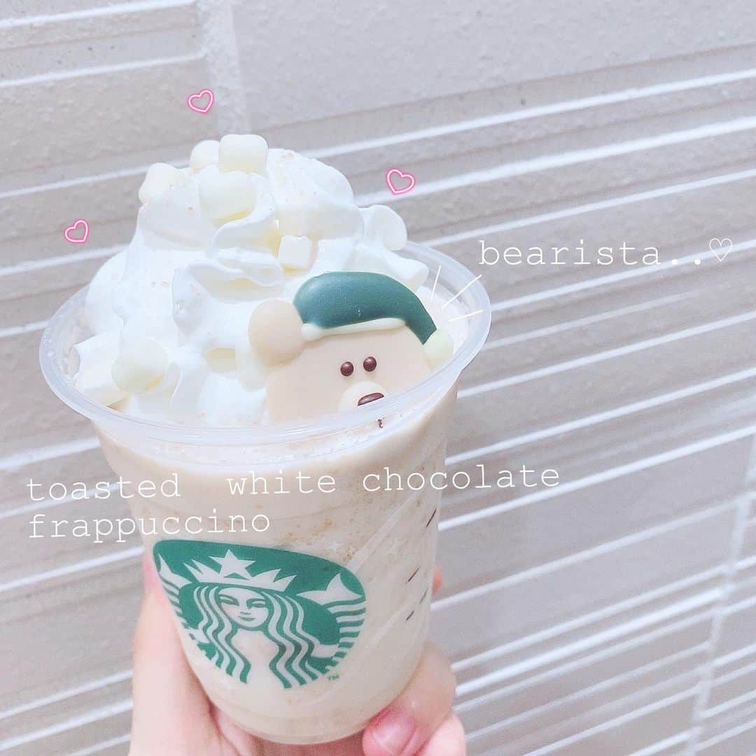 稲垣香織のインスタグラム：「・ ・ ・ このくまちゃんを乗せたフラペチーノをずっと飲みたくて、ついに飲んじゃいました〜！！🧸💭  売り切れちゃう前に飲めてよかったです!!😊 みなさんは飲みましたか〜？？(≧ω≦)  クッキーみたいな味がしてすっごく美味しかったです!!(๑>؂<๑)🍪🍨🍫  #スタバ #トーステッドホワイトチョコレートフラペチーノ  #サンタべアリスタチョコレート  #可愛い」