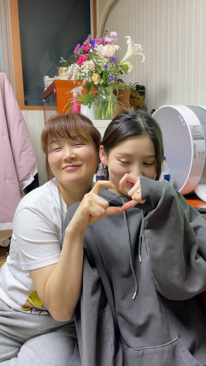 Yoonbitnaのインスタグラム：「엄마 새로운 신조어 탄생💕 _with my family」