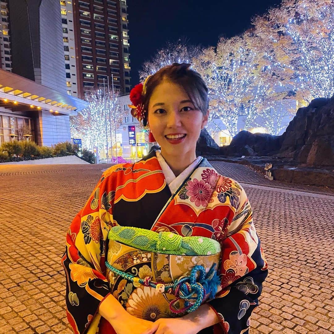 のインスタグラム：「久しぶりにお着物を着る機会があったので👘✨  #着物 #振袖 #着物ヘア #着物ヘアアレンジ #振袖ヘア #振袖ヘアアレンジ #着物ヘアセット #振袖ヘアメイク」