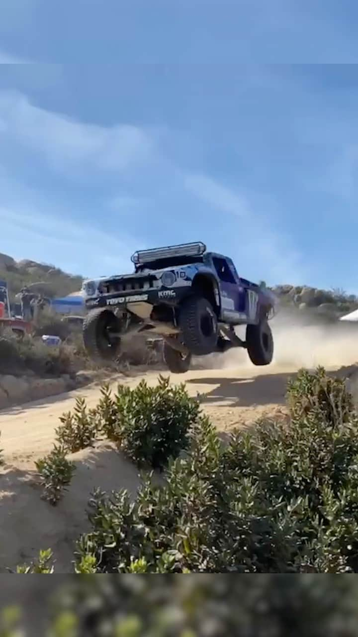 ケン・ブロックのインスタグラム：「Here’s a simple action-story clip of our race to 4th overall in the Baja 1000. It’s really hard to condense down 1200+ miles, 22+ hours (13.5 hours in the dark!), 2 driver/co-driver changes, a mechanical issue, and lots of hard work into a small clip like this! To see the full story of our race, check out the last episode of our Whoopocalypse Now series on my YT channel (link in bio). #teamwork #Baja1000 #WhoopocalypseNow #TrophyTruck」