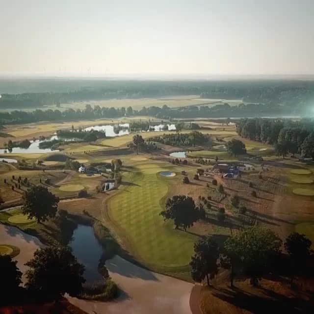 ポール・ケーシーのインスタグラム：「Be part of it! World-class golf from 2 to 5 June in Hamburg. The Porsche European Open I’ll be there with stars like Martin Kaymer and Max Kieffer. Save 20% on day tickets until 24.12. with the promotion code CHRISTMAS20.  Link to the tickets in my bio.  . #peo2022 #PorscheEuropeanOpen #greeneagle #greeneaglegolfcourses #golfevent #porschenordcourse #europeantour #hamburg #hamburgsport #golfinhamburg #golfdeutschland #golfgoals #instagolf #golfaddict #golflovers #golfswing #DPWorldTour #gewinnspiel #adventskalender #porschegolf」