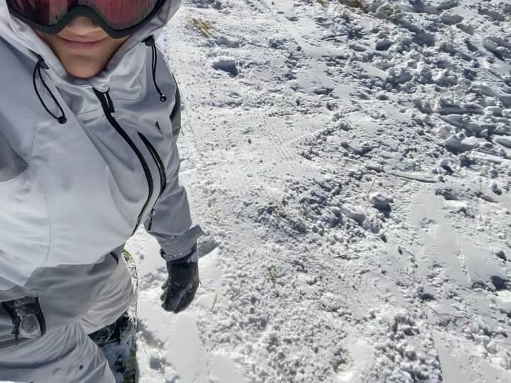 ローリー・ヘルナンデスのインスタグラム：「went snowboarding for the first time ever today at big bear. I am quite proud」