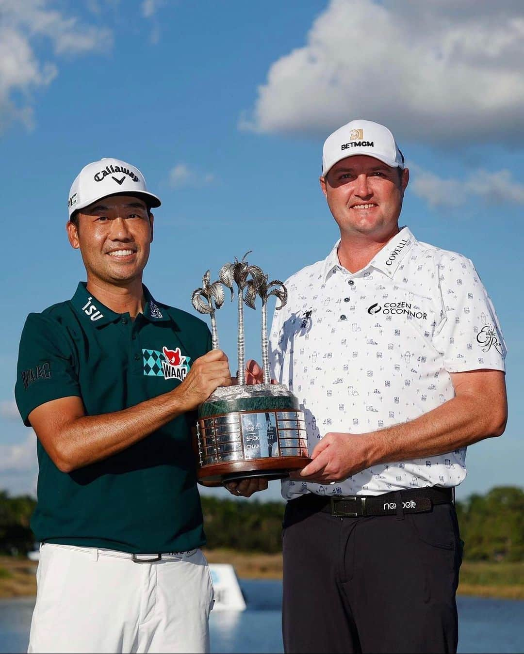 ケビン・ナのインスタグラム：「🏆 for Team Na & Kokrak @qbeshootout  What a fun week with my friend J! our coach @drewsteckel must be doing something right! #qbeshootout #pgatour」