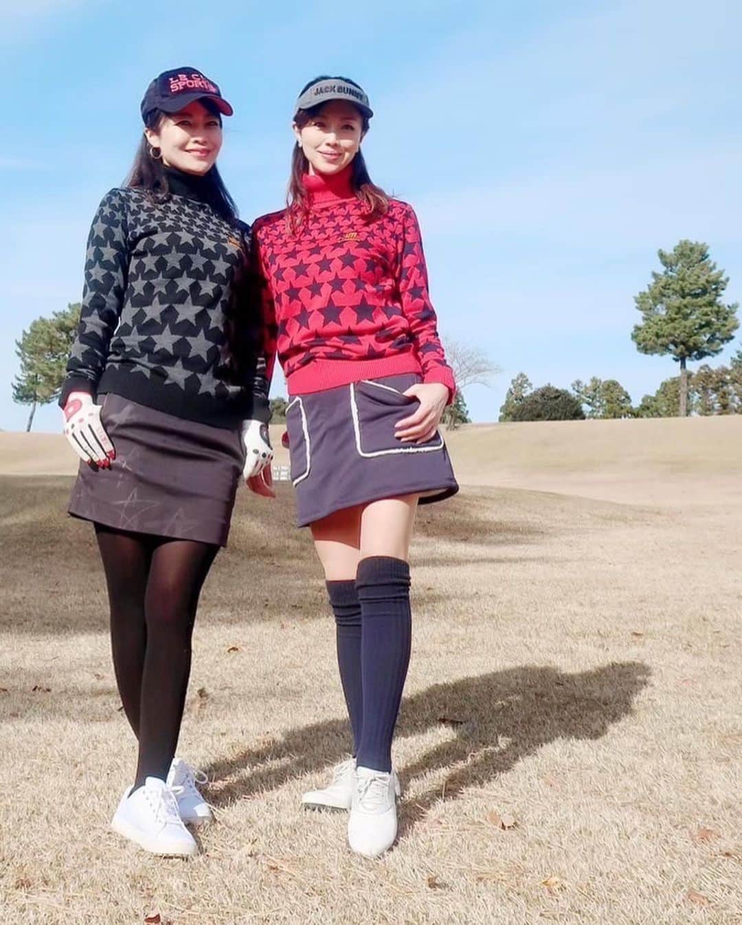ImotoEtsuyo さんのインスタグラム写真 - (ImotoEtsuyo Instagram)「#おはようございます  ・ ・ 先週の金曜日に行ったゴルフ⛳️ ・ いつものメンバーで🎵　 ・ 相変わらずのスコアでしたが 楽しく回れました。 練習あるのみです^^; ドライバーショットは 何度か左に飛んでしまった。 ・ #pic 4 偶然 晴奈ちゃんと色違いのニットだったので 写真撮ってみました♪ ・  #女子ゴルフ  #大厚木カントリークラブ  #大厚木カントリークラブ本コース  #ゴルフ女子  #ラウンド  #ゴルフ  #ゴルフ⛳️ #golf  #golfwear  #golfgirl  #ゴルフ女子  #ゴルフ場  #ゴルフ好き  #ゴルフ大好き  #ゴルフ好きな人と繋がりたい  #スイング動画  #ドライバーショット  #アプローチショット  ・ ・ #ゴルフウェア ➡︎ @loudmouth_japan_official  #ラウドマウス  #ラウドマウスコーデ  #loudmouth #sunvisor ➡︎ @jackbunny_official」12月13日 7時14分 - bisuhada