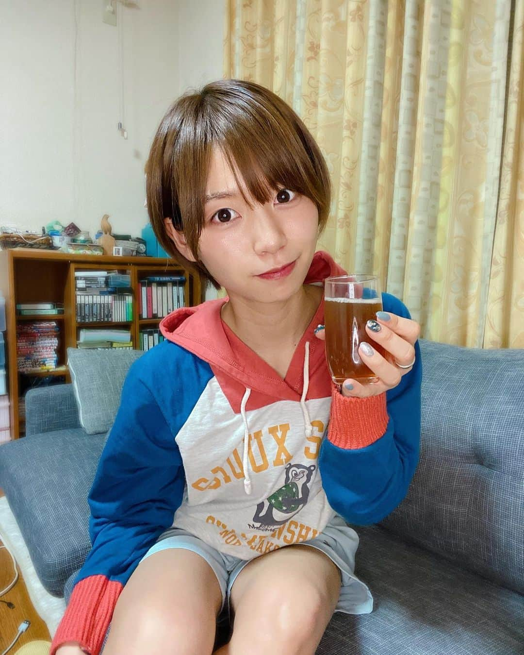 小坂田純奈さんのインスタグラム写真 - (小坂田純奈Instagram)「北海道の実家でビール！ 飲みたくなるっしょ🍺👏🏻笑  安納芋のビールなんだけど、 程よい甘さとコクがあって凄い…！ 初めて飲んだ😳😳 大根島醸造所( @daikonshima.brewery )さんのビール珍しいビールの種類もあって飲むの楽しい👏🏻💓  #大根島醸造所 #ビール好き #ビール好き女子 #お酒好き女子 #酒好き女子 #ビール女子」12月27日 20時45分 - official_junata