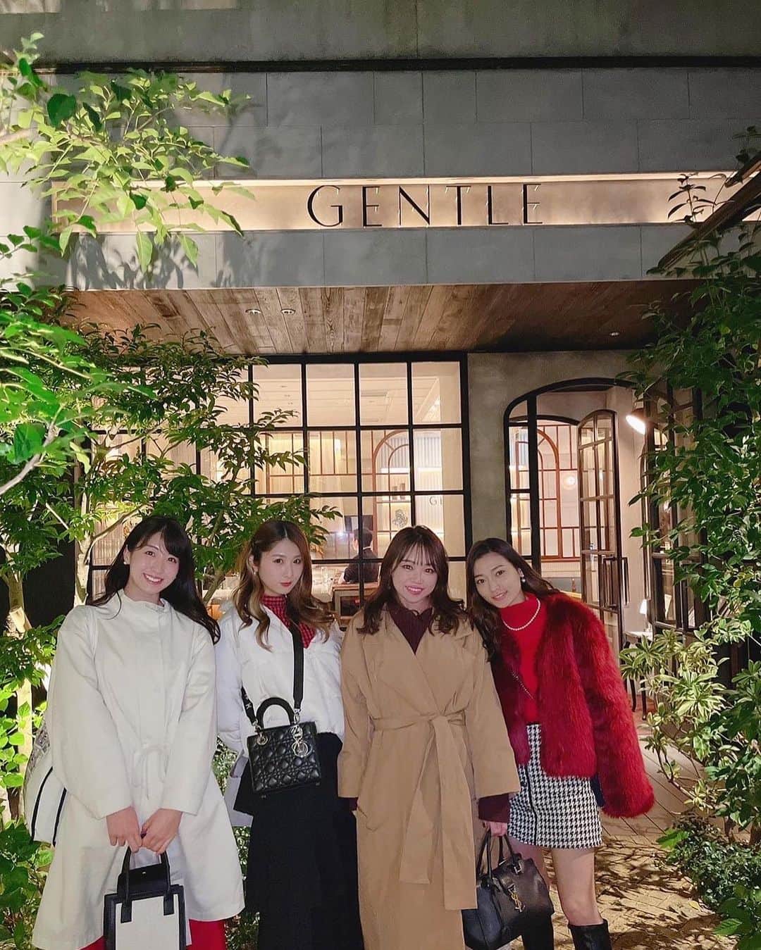 青野美沙稀さんのインスタグラム写真 - (青野美沙稀Instagram)「親友たちと クリスマスイヴイヴディナーした日🎄 ⁡ 今年もそばにいてくれて ありがとうの気持ち🐶❤️‍🔥 ⁡ おいしいご飯に止まらないおしゃべり 素敵な時間でした💋💋 ⁡ #親友 #gentle #gentledining  #dinner #ディナー #グルメ女子  #おしゃれディナー  #ドレスコードは赤」12月27日 20時37分 - misaki_aono
