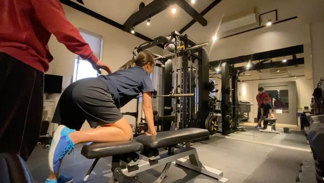 青木茉里奈のインスタグラム：「⛳️後半33→🏋️‍♀️training→🏥鍼治療 最近、ハーフ32とか33とか、段々と成果が出てきていると思う。今は苦しい事が多いけど、ゴルフとトレーニングをしている時間が充実していて本当に楽しく頑張れています。 今年も残りわずか。来年に良い結果が出せる様に、頑張ります..💪🏻✨ _ _ _ _ _ _ _ _ _ _ _ _ _ _ _ _ _ _ _ _ _ _ _ _ _ _ _ _ #golf #training #andperse #ecco #eyevol」
