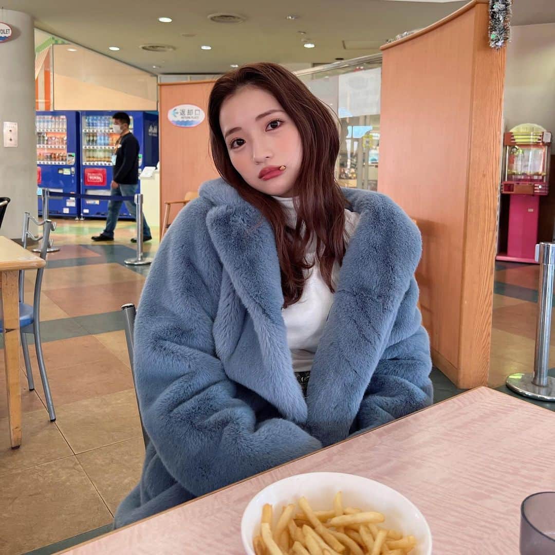 南りほのインスタグラム：「最後なんか怒ってるかな😂❔🪣  もうすぐで今年も終わっちゃうけど皆様やり残した事ないようにしようね👶🏼  明日もお仕事頑張ろ〜🤍」