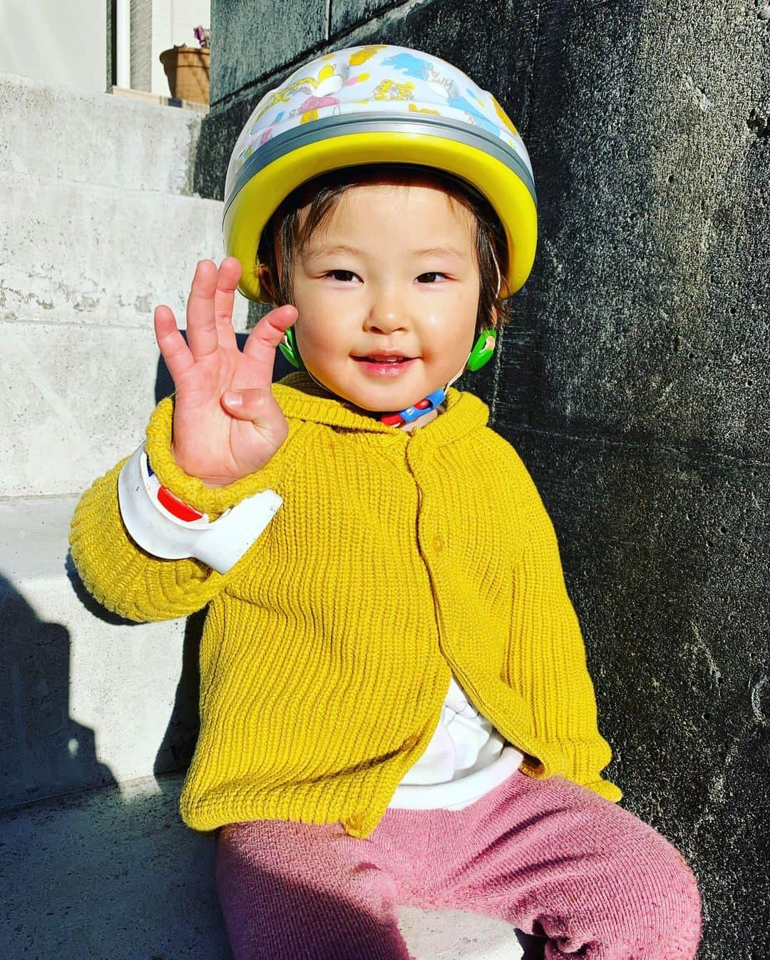 木下あゆ美さんのインスタグラム写真 - (木下あゆ美Instagram)「寒くったって毎日公園🥶　 我が家の子はとりあえずお外が大好き。 長男がお友達と公園でボール遊びしたり、ドロケイしたりして、成長を感じる日々です。  #寒い　 #ママも子供の頃お外が好きだったよ　 #今は家のことやりたいから家にいたいけどね」12月27日 23時06分 - ayumi_kinoshita13121982