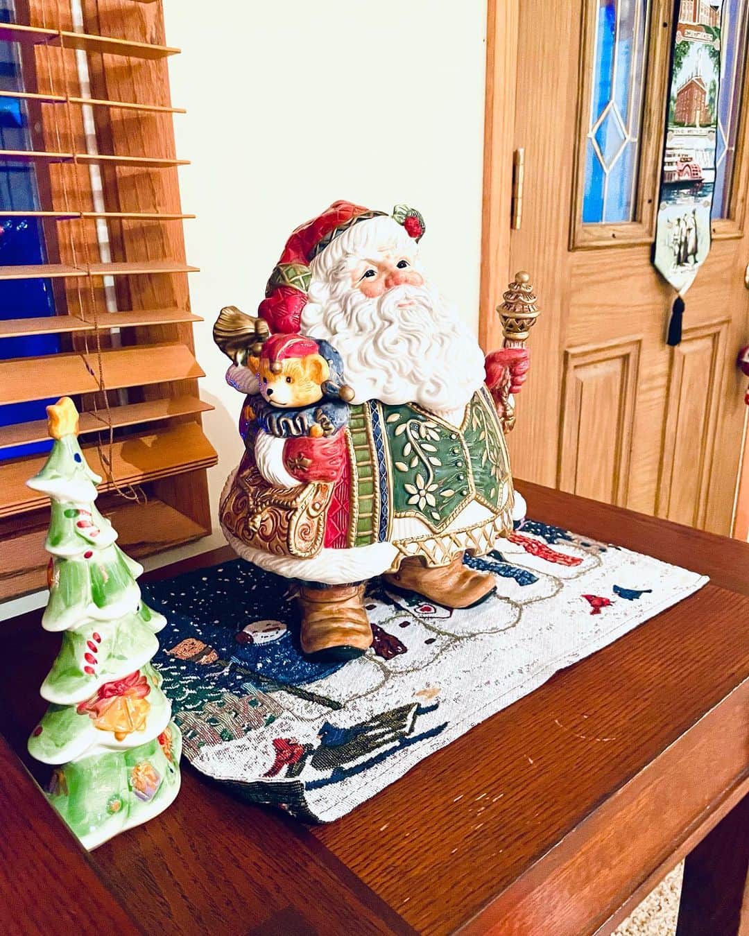 村主章枝さんのインスタグラム写真 - (村主章枝Instagram)「Santa Cruz came to our house🎅 サンタさん、来ました😊 #christmas」12月27日 23時18分 - fumie.suguri