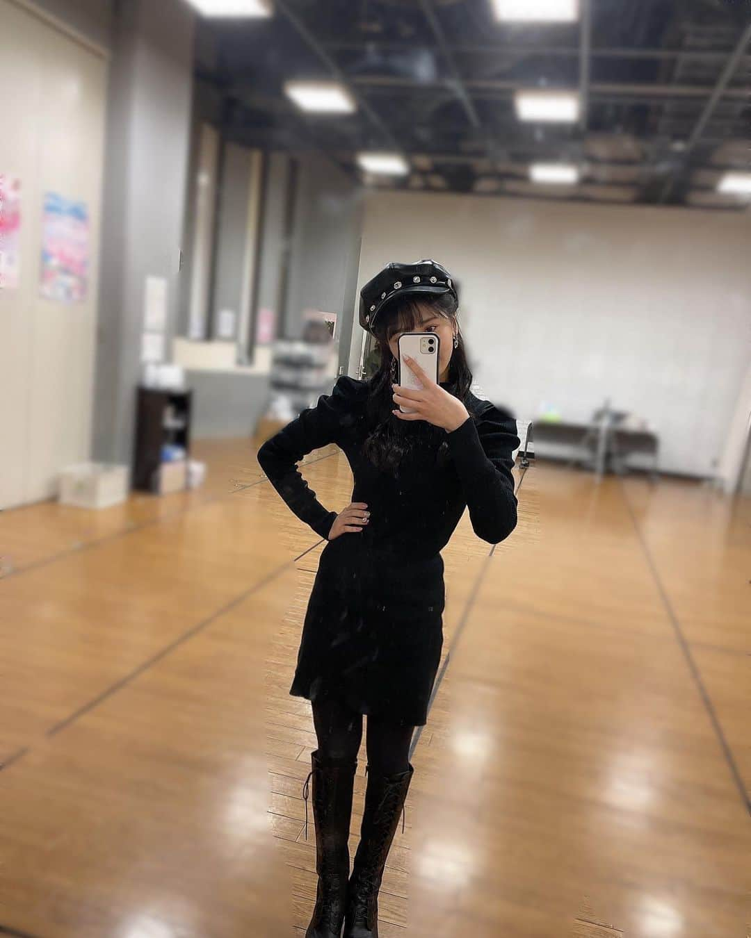 安田桃寧のインスタグラム：「. 全身黒人間でした❤︎❤︎❤︎  細見えするからこのワンピースめっちゃ良い！ お話し会ありがとうございましたっ💓 #grl #grlコーデ」