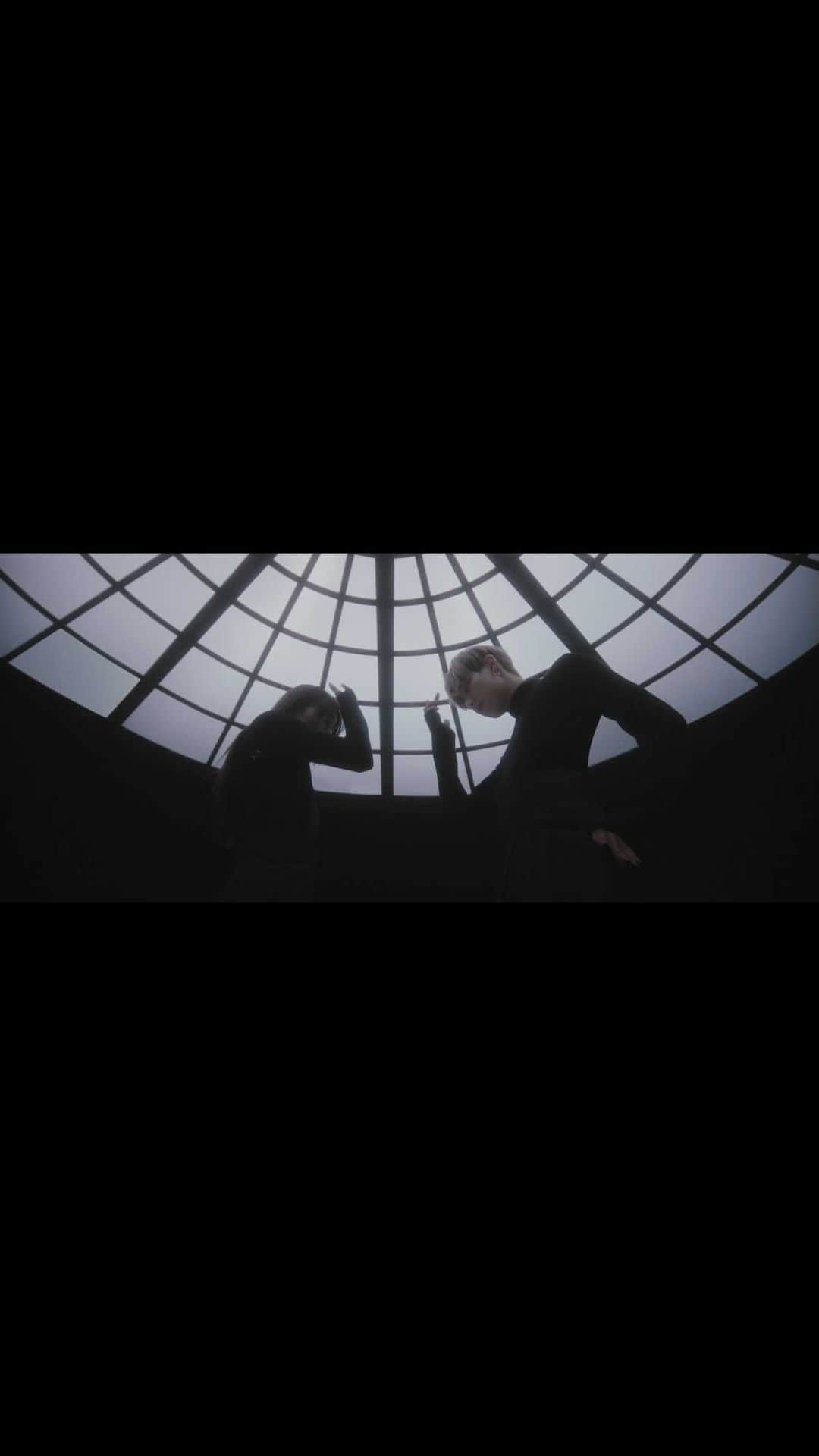BamBam のインスタグラム：「뱀뱀 (BamBam) 'Who Are You (Feat. 슬기 of Red Velvet)' MV TEASER #2  RELEASE ON 2021.12.28 6PM (KST)  D-DAY  #뱀뱀 #BamBam #슬기 #SEULGI #WhoAreYou」