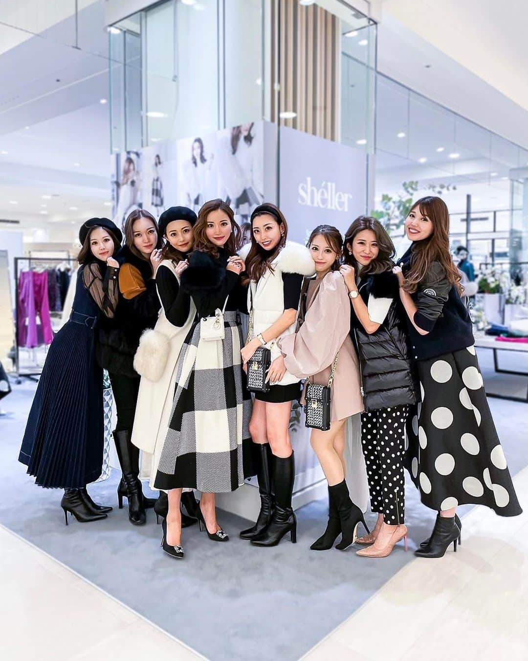 のインスタグラム：「𝒕 𝒉 𝒂 𝒏 𝒌  𝒚 𝒐 𝒖  ⁡ 名古屋𝐩𝐨𝐩 𝐮𝐩 皆様のお陰で幸せな5日間となりました✩ ⁡ 幸せの余韻でしばらく顔が綻びっぱなしの予感☺︎ ⁡ 先日の𝑿'𝒎𝒂𝒔 は 〝幸せなクリスマスになりました🎄❤︎〟と お伝えくださった方が多かったのですが‥ それは私の方です！！！ 言葉では表しきれない程の幸せなプレゼントを 皆様からいただいて感謝の気持ちでいっぱいです🌹💋 ⁡ 『店舗を出して欲しい！』 『また開催して欲しい！』 皆様が心から求めてくださるリアルなお声に たくさんのパワーをいただきました🤍 またお会いできる日まで💕💕💕 ⁡ 本当に本当に‥ 幸せな時間をありがとうございました。  1枚目の写真は大好きなみんなと❤︎ （しばこ不在だから、ここに降臨させよう👶←しば💗） ⁡ NIJIKO」