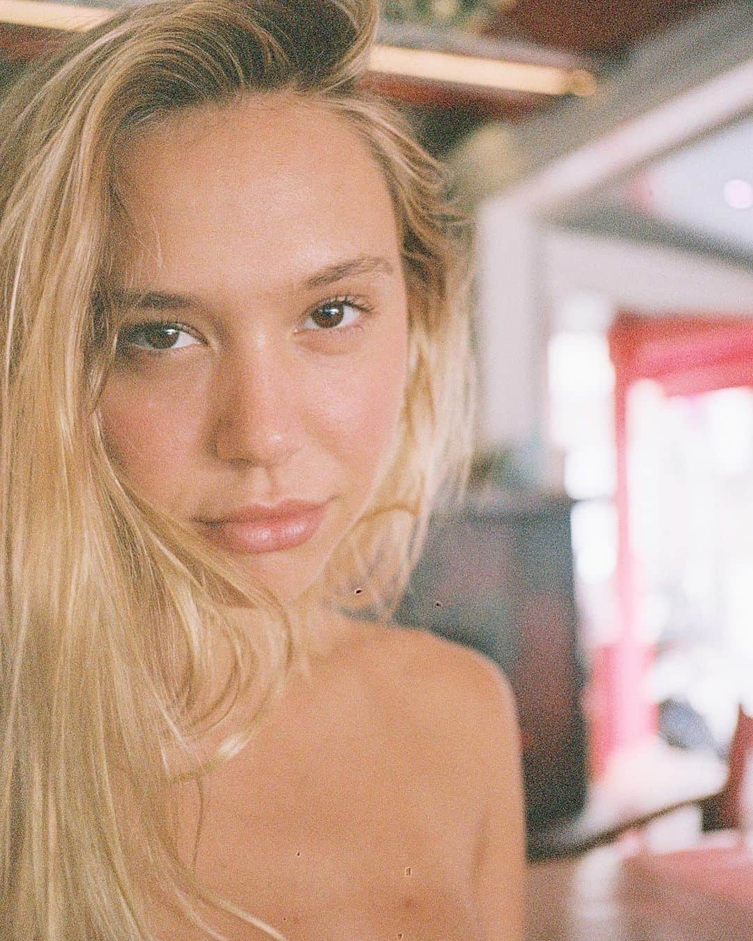 アレクシス・レンさんのインスタグラム写真 - (アレクシス・レンInstagram)「Heading to my favorite island with my favorite people and to say I’m excited is an understatement」12月28日 3時40分 - alexisren