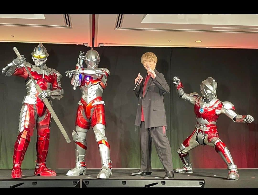 木村良平さんのインスタグラム写真 - (木村良平Instagram)「『TSUBURAYA CONVENTION 2021』ご視聴ありがとうございました！エーススーツがカッコ良すぎて、3人揃った迫力がたまらなかった。はやくめぐにも会わせたいぜ。来年のシーズン2よろしくお願いします！！！ #ultraman」12月13日 20時35分 - ryouhey_drunk