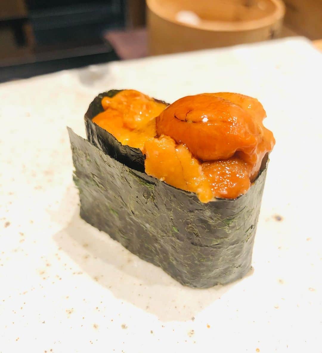 佐久間あすかのインスタグラム：「久々のお寿司🍣🙌✨ 雲丹最高💕 なんて魅惑的なのかしら…✨  ＃鮨　龍次郎」