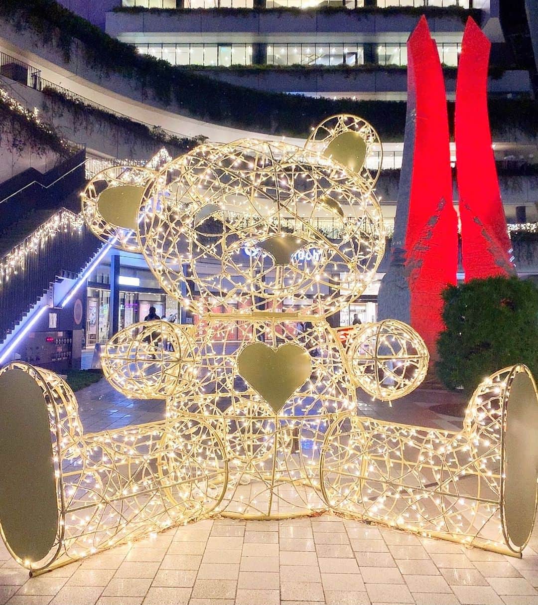のインスタグラム：「今年はイルミネーションいっぱい見られるといいなぁ🎄✨✨✨ . . . . . #スカイツリー #ソラマチ #くま #くまさん #bear #イルミネーション #illumination #JAPAN #Tokyo #christmas #xmas #photooftheday #instagood #followme #ricashima #嶋梨夏」