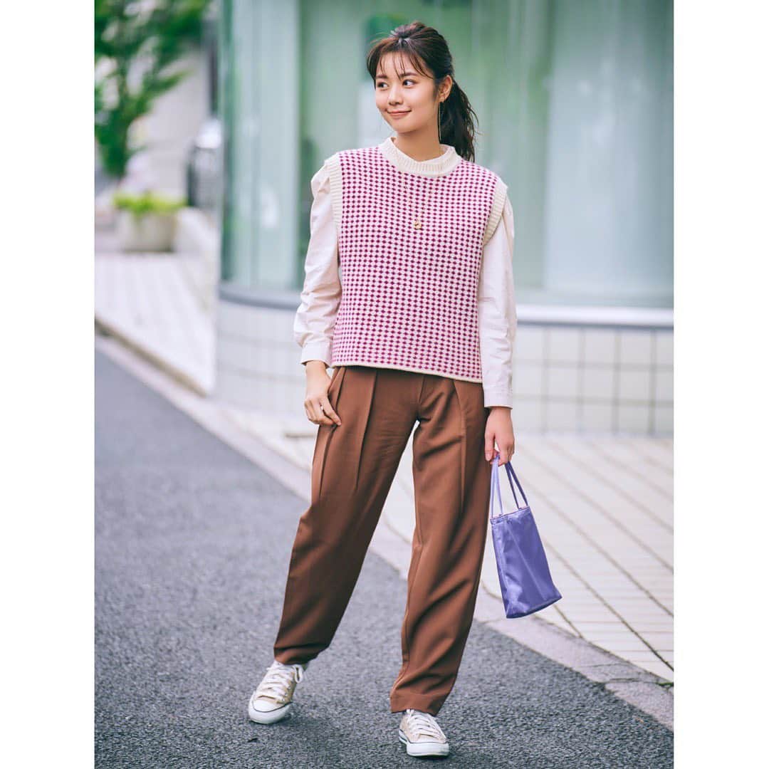 杉浦みずきのインスタグラム：「. 投稿しそびれていためっちゃお気に入りの写真🤭 大人ポニテ❤︎  #作品撮り   photo… @shuuusei_arima  stylist… @yukie_t__  hairmake…@tsubakichi_hairmake」