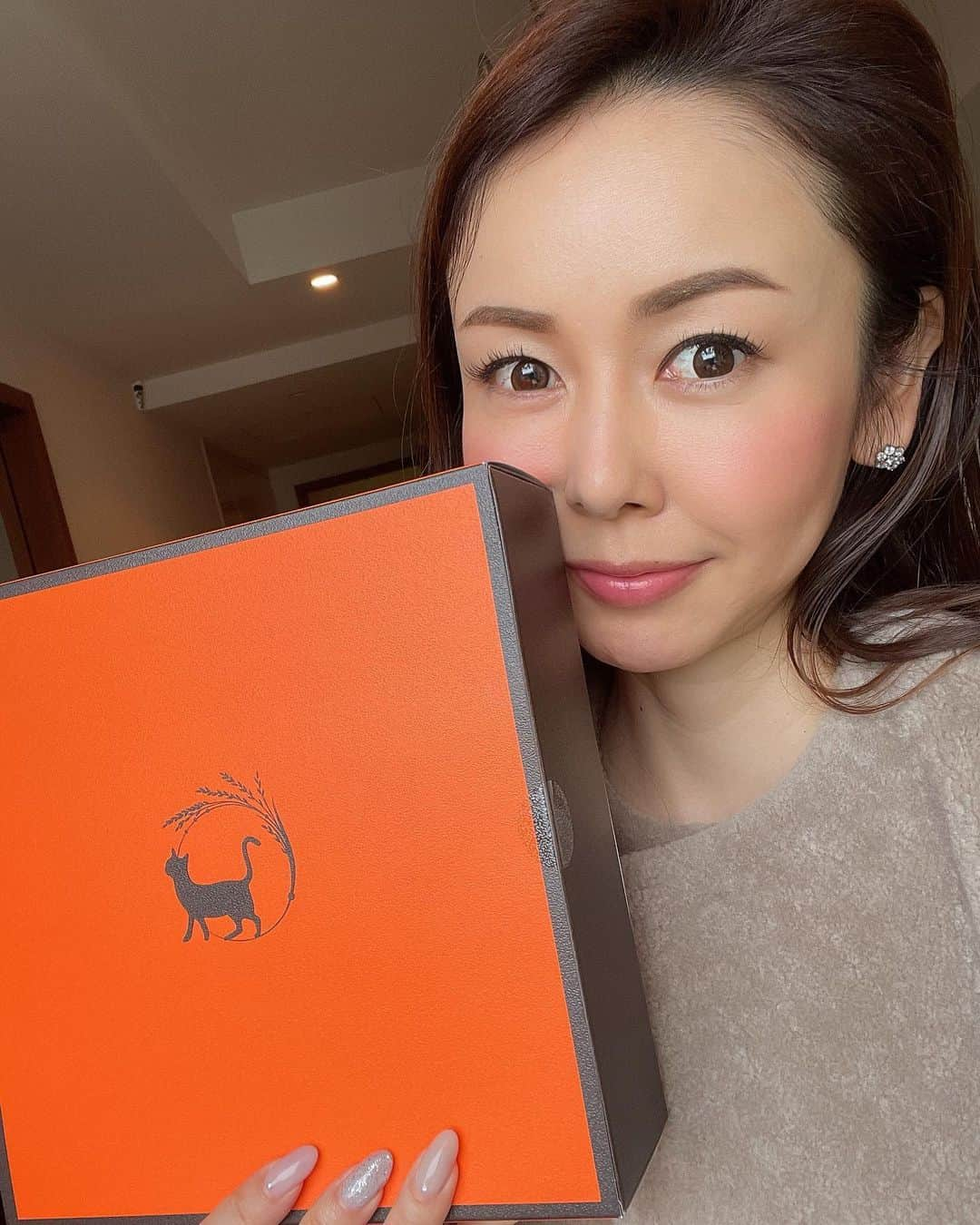 宮崎宣子さんのインスタグラム写真 - (宮崎宣子Instagram)「米粉のフィナンシェ🧡 @komeko_com   グルテンフリーの食生活だとお肌がキレイになるらしい😊 身体が軽くなるとかも聞くけど、 私は全く何にも気にしないので、 とにかく美味しければ🙆‍♀️💓  何だか忙しくて、毎日があっという間に過ぎてゆく… やることに追われてこのまま年末年始乗り越えられるんだろうか🥲  12月31日は、満身創痍でぐったりかもしれない😂 そして年明けもすぐに始まり予定も仕事もびっちり🙏ありがたいことです🙏  とにかく体力つけて頑張ろう💪💪  #米粉の国 #グルテンフリー #グルテンフリースイーツ  #小麦粉アレルギー #同じものを食べる幸せ  #年末年始 #ノンストップで頑張ります」12月13日 11時32分 - miyazaki_nobuko