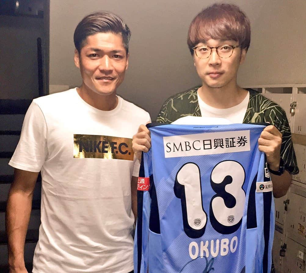 小山英機さんのインスタグラム写真 - (小山英機Instagram)「. 憧れすぎている大久保嘉人さん⚽️ 20年間の現役生活、本当にお疲れ様でした。 いつかはこの日が来ると覚悟していたものの、まだ受け止めきれていません。。 嘉人さんの活躍を見ることが人生の楽しみで毎日の活力でした。 本心を言うとまだまだまだまだ引退して欲しくないですが、 楽しく感動の日々をありがとうございました！！！ "大久保嘉人"は、これまでもこれからも一番憧れのスーパーヒーローでスーパーアイドルです😊 将来、子供が生まれたら男の子でも女の子でも絶対に名前は「嘉人」にします！！ 次のステージでの活躍も心から応援しています✨ . #大久保嘉人 #yoshito13」12月13日 12時22分 - monkoya13