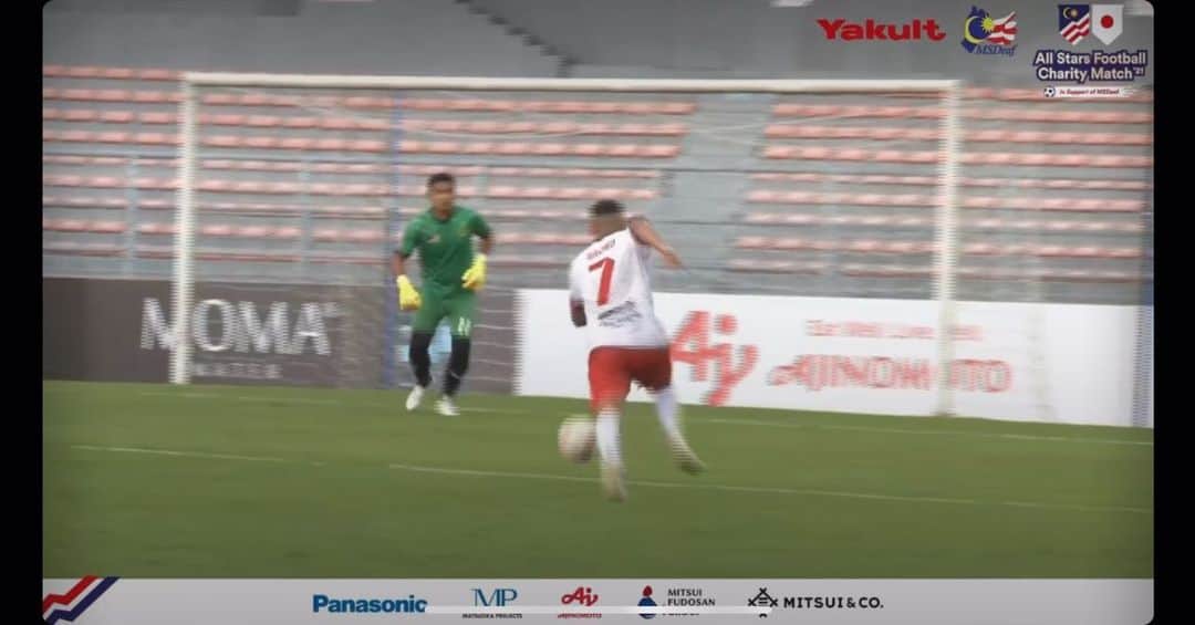 鈴木ブルーノのインスタグラム：「charity match goal 🇯🇵🇲🇾⚽️  assist from #masashimotoyama  #本山雅志   @yakultmalaysia  @hamariver0528  @malaysiandeafsports」