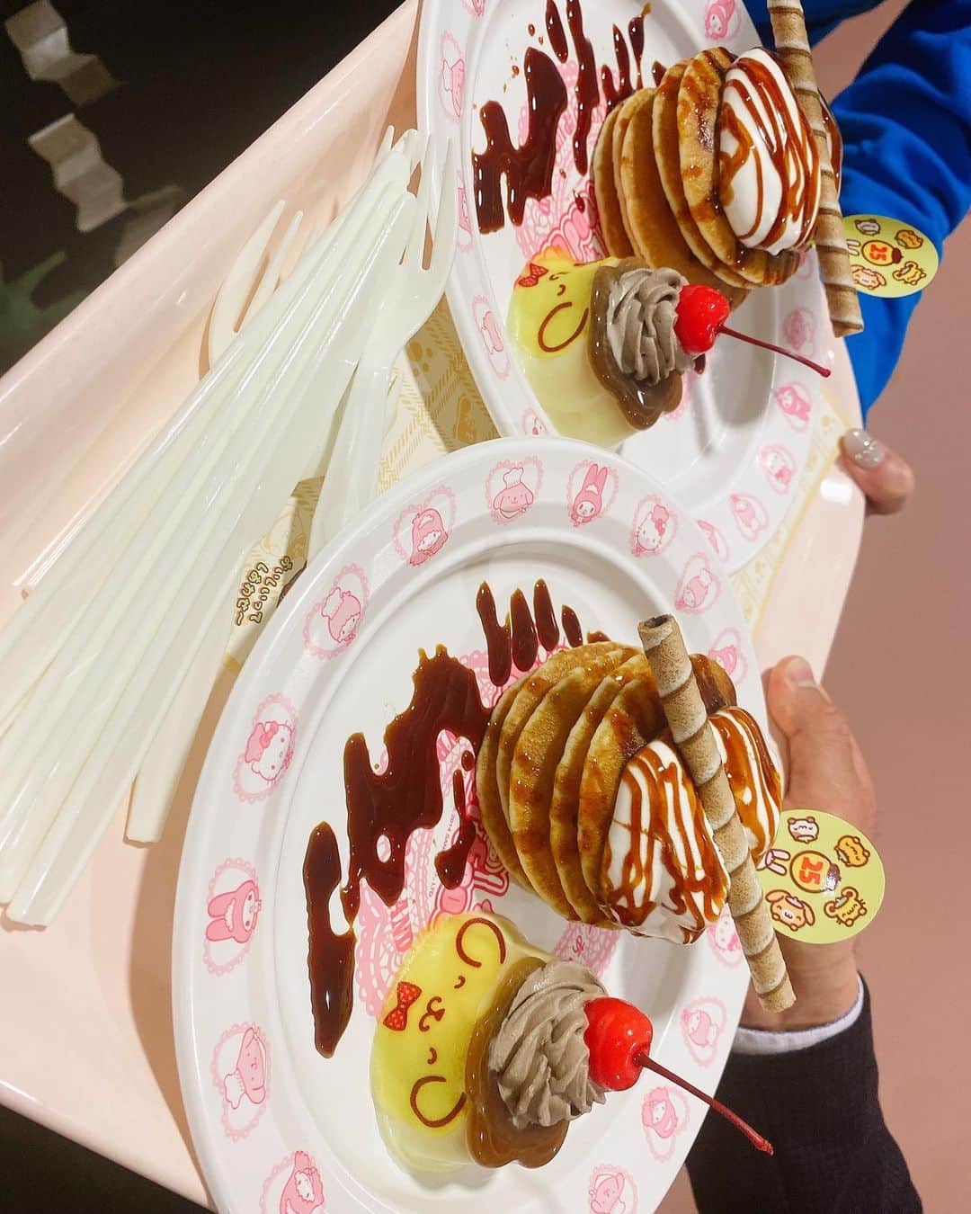 熊田曜子さんのインスタグラム写真 - (熊田曜子Instagram)「🍭ピューログルメ🍬 可愛いし美味しい😋💖  #sanrio #sanriopuroland #サンリオ　#ピューロランド　#スイーツ　#sweets」12月13日 16時04分 - kumadayoko
