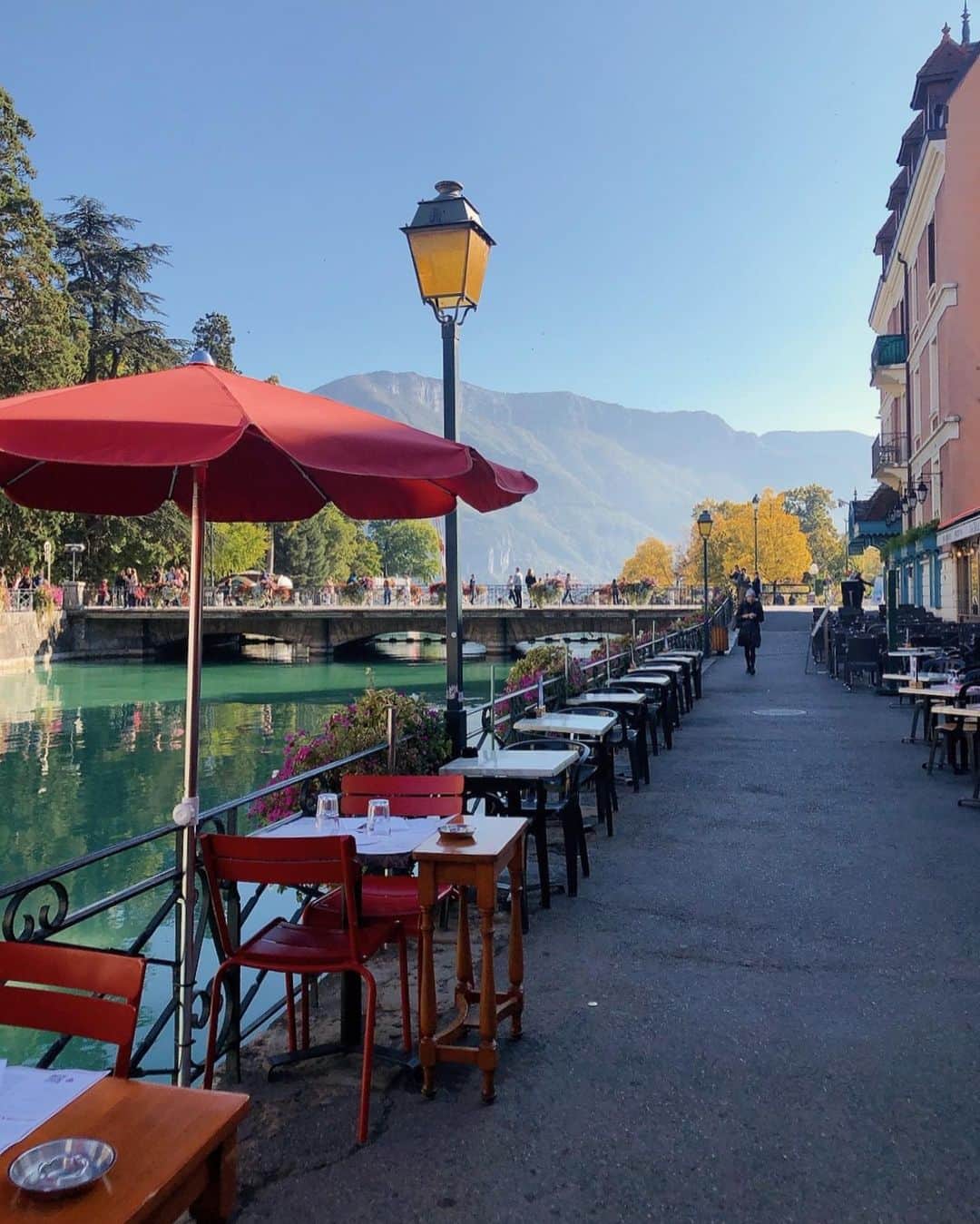 谷山響のインスタグラム：「Comme tout le monde dit, c’est l’une des plus belles villes en France ✴︎  #annecy #annecyfrance」