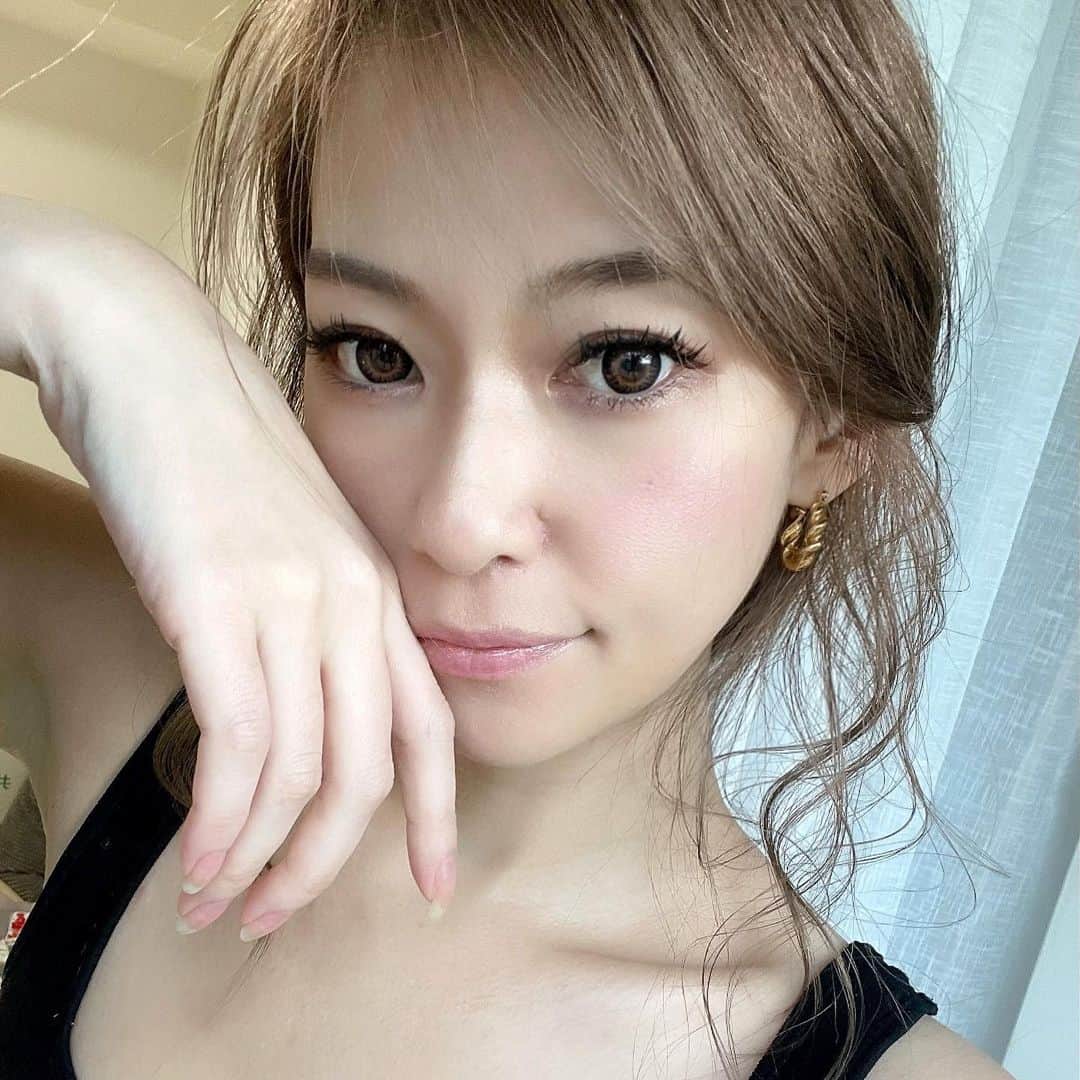 長谷川唯のインスタグラム：「・ ・ ちょっとした報告です❤︎ @labeldegift と言う会社の一員になり、これから携わっていくことになりました✨ ・ ・ 数ヶ月前にお話しをいただいて、不安もありながら @masateruabe_okty に教わり、0から勉強し今でも一つ一つ、コツコツとやっています！そしてこれからスタッフのみんなで盛り上げていきたいと思います✌🏻 ・ ・ 未来は今日始まるんだ。明日始まるんじゃない！！！　好きな言葉🤍読んでくれてありがとう🥺✨ ・ ・」