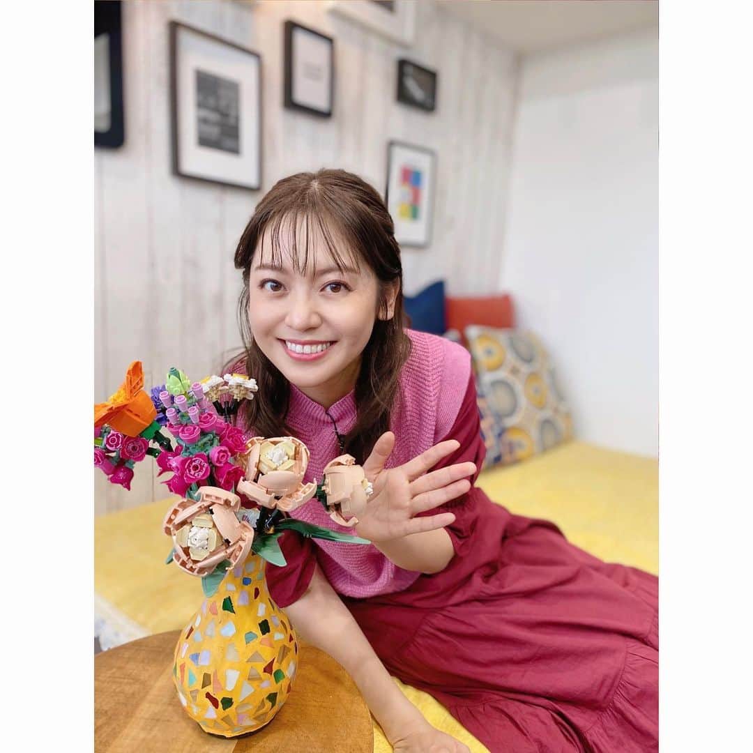 のインスタグラム：「.  花瓶に入ったカラフルなお花💐 よーーく見ると…😻  #lego #ボタニカルコレクション #大人向けレゴと言うそうです☺️ #東海テレビ #アナウンサー #森夏美」