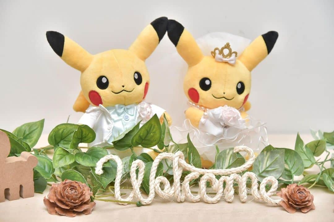 スマ婚/オフィシャルアカウントのインスタグラム：「スマ婚は持ち込み自由＆手数料無料。 だからこそ、おふたりならではの ウェルカムスペースが実現できます✨ 皆さまのキャラクターウェルカムドールをPickUp💓  @smakon_official をフォローいただき 「#スマ婚」をつけて 皆さまの𝑊𝑒𝑑𝑑𝑖𝑛𝑔写真をご投稿ください♡ 公式アカウントでリグラムのチャンス♬  ＊＊＊＊【スマ婚　公式𝐿𝐼𝑁𝐸】＊＊＊＊ 結婚式に関するお悩みやご質問など LINEでお気軽にご相談ください✨ スマ婚公式LINEアカウントは @smakon_official  プロフィールTOPのリンクより ご登録いただけます💡 ＊＊＊＊＊＊＊＊＊＊＊＊＊＊＊＊＊＊  #スマ婚 #結婚式 #プレ花嫁 #式場探し #式場迷子 #ブライダル #プレ花嫁準備 #結婚式準備 #披露宴演出 #結婚式場選び #プレ花嫁さんと繋がりたい #全国の花嫁さんと繋がりたい #ウェルカムドール #ポケモン #スヌーピー #ディズニー婚」