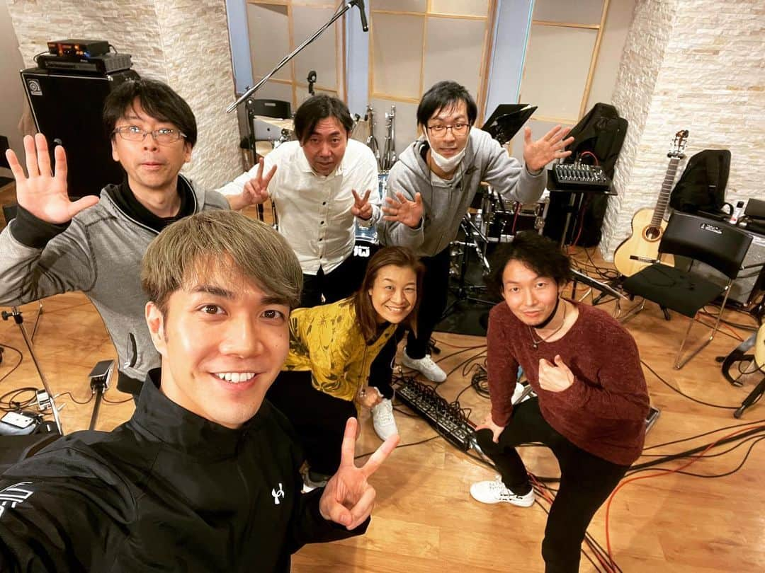 中澤卓也さんのインスタグラム写真 - (中澤卓也Instagram)「今日は12/25(土)のディナーショーリハ🎤✨ 会場は毎年恒例の浅草ビューホテル！ クリスマスならでは🎅なことも考えてますので、、、笑 皆さん、お待ちしてます〜！  #ディナーショー #リハーサル #浅草ビューホテル #毎年恒例 #サンタさん来るかな #お楽しみに #約束 #中澤卓也」12月13日 18時33分 - takuya_nakazawa.118