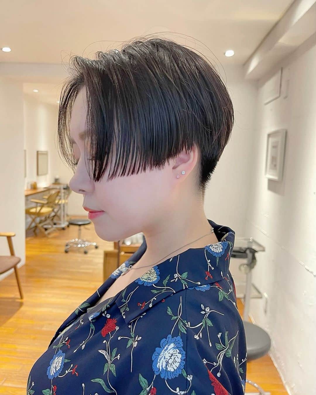 蒼井まやのインスタグラム：「. どんどん短くなる！✌️✨ #ショートカット #ショート #ショートヘア #ショートボブ #shorthair #shorthairstyle #shortbob #short #shortcut #shorthaircut #japanese #japanesegirl #asian #asiangirls #hairstyle #hair #haircut #japan #japanesegirl #japanesemodel #japaneseidol #akihabara #kawaii #asian #asiangirls #asianbeauty #เซ็กซี่ #น่ารักจัง #自拍 #偶像」