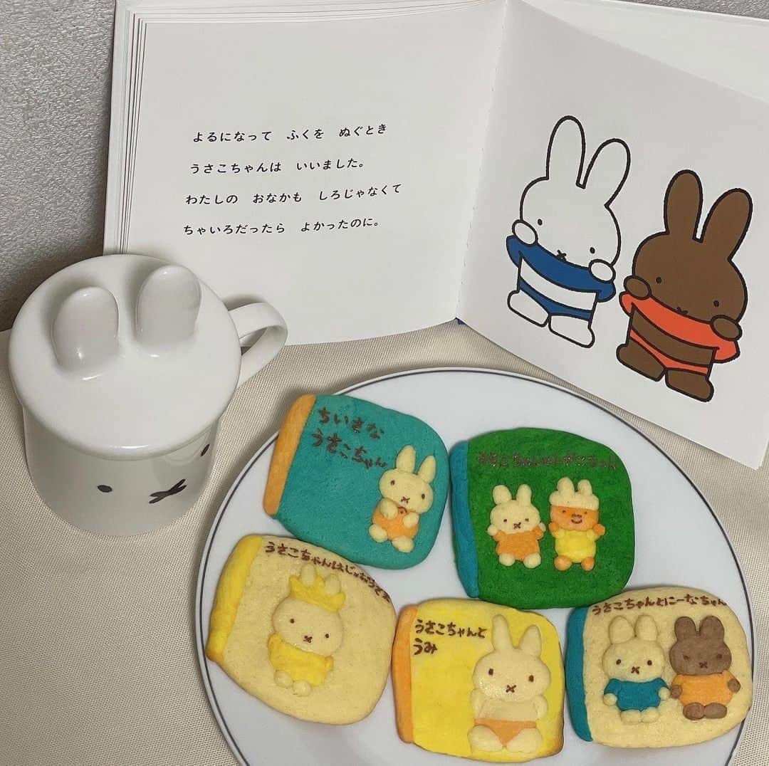 R i R y (リリー)さんのインスタグラム写真 - (R i R y (リリー)Instagram)「『 ミッフィーおうちカフェ🐇』　　  おうちカフェで作りたい！ ミッフィー特集💓 ぜひ参考にしてみてください🤎  ✴︎---------------✴︎---------------✴︎ ▶▶掲載する写真を募集中📸 カワイイ写真が撮れたら、@velle.jp をタグ付けするか、ハッシュタグ #velle_jp をつけて投稿してみてね♪  velle編集部と一緒にカワイイで溢れるvelleを創っていこう😚🤍  ✴︎---------------✴︎---------------✴︎ #おうち時間 #おうちカフェ #韓国カフェ #手作りお菓子 #おかし作り #クッキー #チョコレート #デコレーション #おうちごはんで世界へエールを #フルーツサンド #フルーツサンドイッチ #いちごサンド #フーディーテーブル #ミッフィー #ミッフィーカフェ #ミッフィーのカフェレシピbook #サンドイッチ #食パンアレンジ #朝ごパン #ピクニック #おしゃピク #おうちピクニック #休日の過ごし方 #置き画 #置き画くら部 #置き画倶楽部 #カフェ好きな人と繋がりたい #お洒落さんと繋がりたい #ミッフィークッキー」12月13日 21時00分 - velle.jp