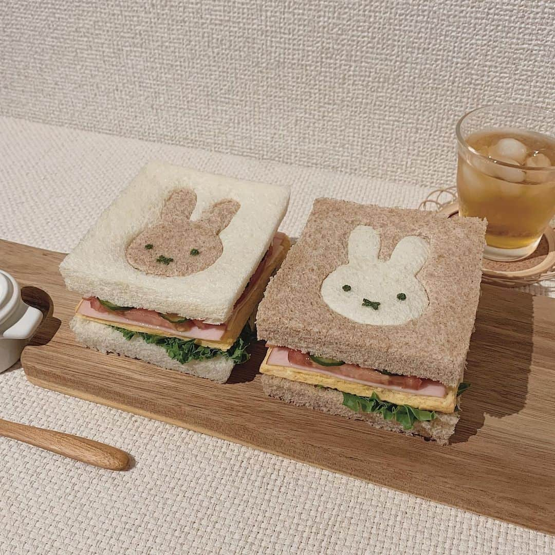 R i R y (リリー)さんのインスタグラム写真 - (R i R y (リリー)Instagram)「『 ミッフィーおうちカフェ🐇』　　  おうちカフェで作りたい！ ミッフィー特集💓 ぜひ参考にしてみてください🤎  ✴︎---------------✴︎---------------✴︎ ▶▶掲載する写真を募集中📸 カワイイ写真が撮れたら、@velle.jp をタグ付けするか、ハッシュタグ #velle_jp をつけて投稿してみてね♪  velle編集部と一緒にカワイイで溢れるvelleを創っていこう😚🤍  ✴︎---------------✴︎---------------✴︎ #おうち時間 #おうちカフェ #韓国カフェ #手作りお菓子 #おかし作り #クッキー #チョコレート #デコレーション #おうちごはんで世界へエールを #フルーツサンド #フルーツサンドイッチ #いちごサンド #フーディーテーブル #ミッフィー #ミッフィーカフェ #ミッフィーのカフェレシピbook #サンドイッチ #食パンアレンジ #朝ごパン #ピクニック #おしゃピク #おうちピクニック #休日の過ごし方 #置き画 #置き画くら部 #置き画倶楽部 #カフェ好きな人と繋がりたい #お洒落さんと繋がりたい #ミッフィークッキー」12月13日 21時00分 - velle.jp