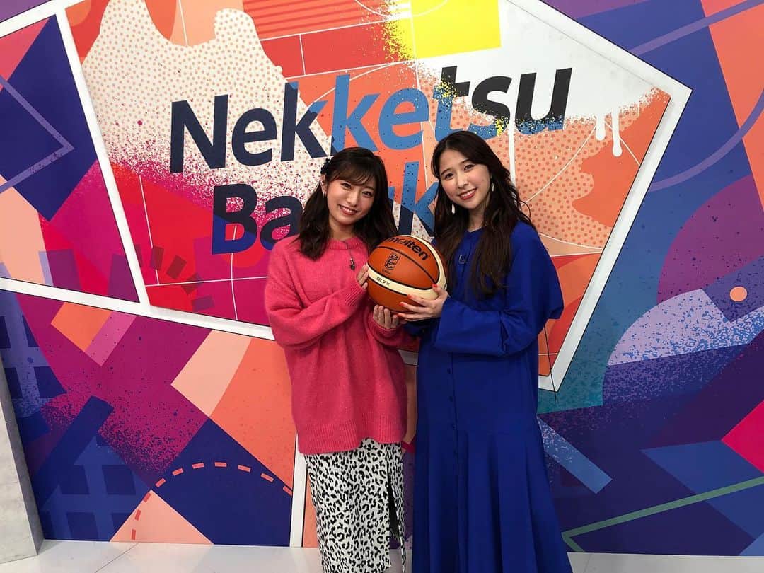 のインスタグラム：「🏀 . #熱血バスケ  今日は高校バスケを特集しました✨ . スタジオには 同い年のももいろクローバーZ 玉井詩織さんが遊びにきてくれました💛 . たくさん高校時代踊ったし 今でもカラオケで絶対歌うし たくさんももクロさんの歌には元気づけられたので ご一緒出来て嬉しかったです🥰 . 青木さんは安定のやりやすさで いつも助かっています！ありがとうございます😊 だから、１枚目を しおりんとのツーショットにしたことを どうか怒らないでください🤣 . 来週は吉澤さんスタジオです〜ぜひご覧ください🎶 . #バスケ #高校バスケ #nhk #ももいろクローバーz #ももクロ #イエロー #しおりん #玉井詩織 さん #青木太一 さん #アオキックス さん #travisjapan #吉澤閑也 さん #しずっち」