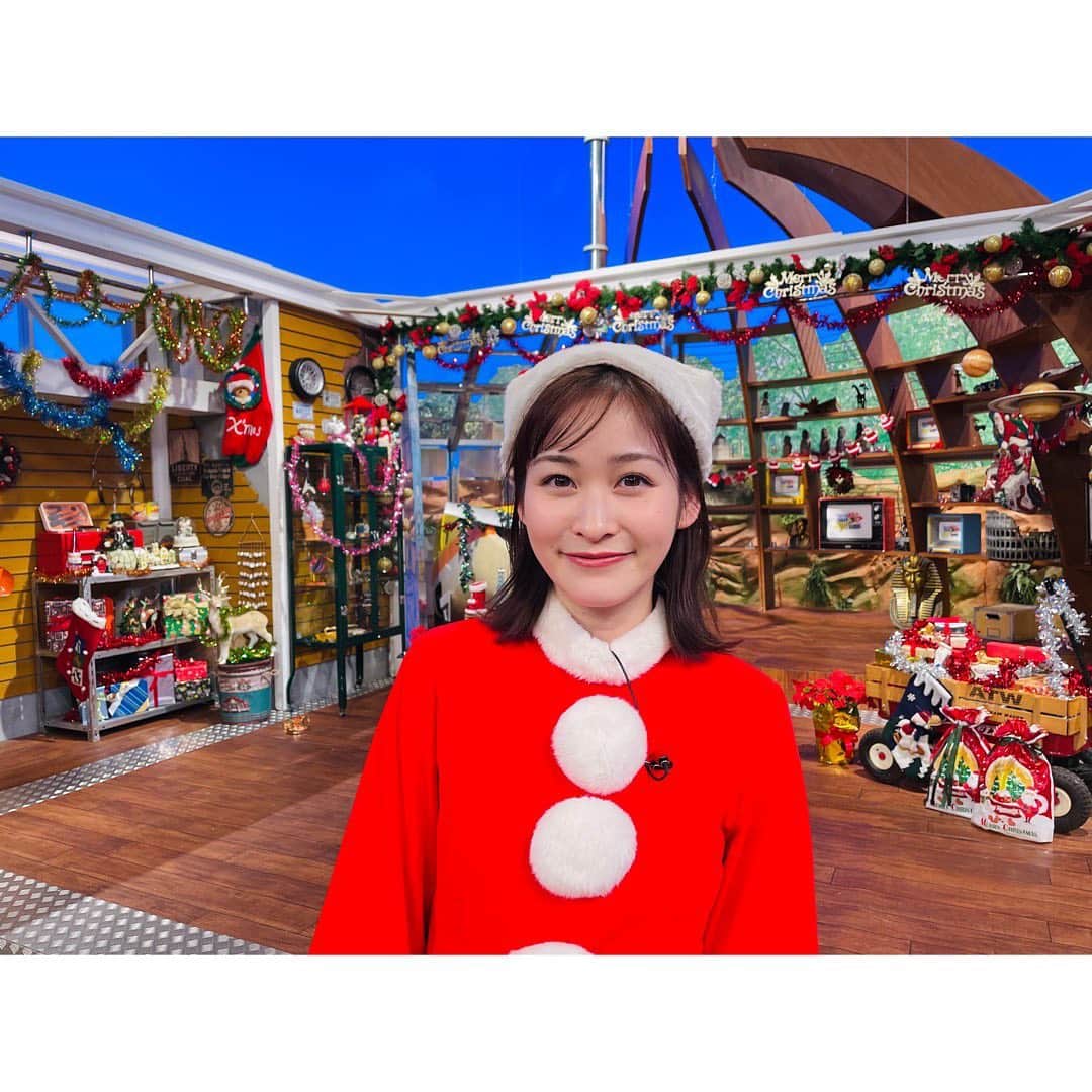 岩田絵里奈のインスタグラム：「12月20日(月)19時〜 次回の「世界まる見えテレビ特捜部」は、クリスマス直前ということで、このような衣装です🎅🎄 様々な貴重な経験をさせて頂いております！笑 それでは、明日のスッキリも宜しくお願い致します。」