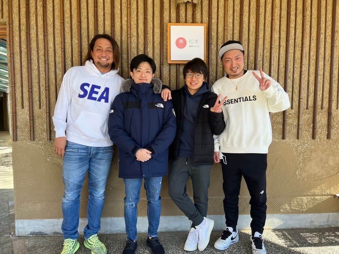 澤村拓一のインスタグラム：「出会って18年。 気づけば人生の半分以上を共に過ごしてきた😁 願いはただ1つ。健康である事🙏  #男旅」