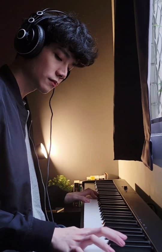 ハン・チャン（張行）のインスタグラム：「Practice, this wasn't as easy as I thought! "Anakin's Suffering" - From STAR WARS - Imperial March by John Williams.」