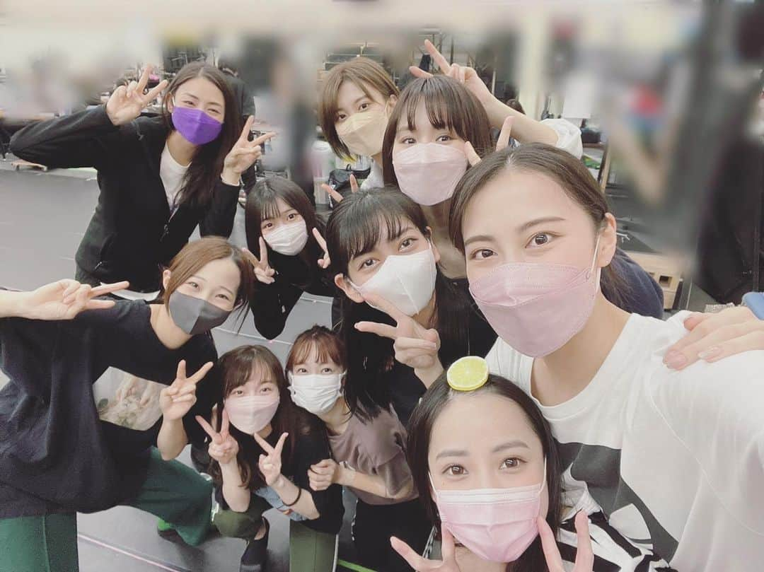 片山萌美さんのインスタグラム写真 - (片山萌美Instagram)「🌸 新サクラ大戦　the Stage 〜二つの焔〜 最終稽古、終わりました✨  花組 上海 倫敦 との写真💜  観に来てくださる皆様 どうぞお楽しみに！ 本番までまだまだ 頑張ります❣️  #舞台新サクラ大戦  #新サクラ大戦thestage」12月13日 22時40分 - moet_mi