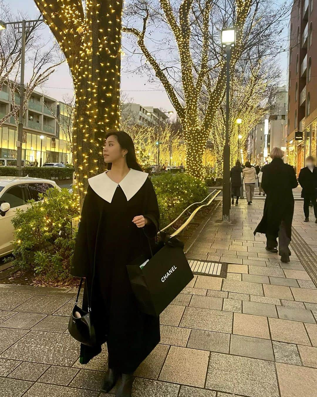 宮下舞花さんのインスタグラム写真 - (宮下舞花Instagram)「#omotesando ♡ 夕方の点灯タイミングに立ち会えてきゅんとした日✨ . . お気に入りのワンピースは  @birthdaybashshop  . . 🎁」12月13日 23時59分 - maikamaimaika