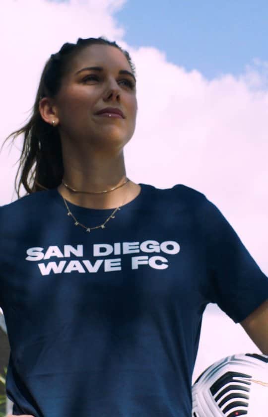 アレックス・モーガンのインスタグラム：「2x World Cup Champion. Olympic Gold Medalist. NWSL Champion. 190 caps. 115 international goals.  Welcome to San Diego Wave FC, @alexmorgan13! 🌊」