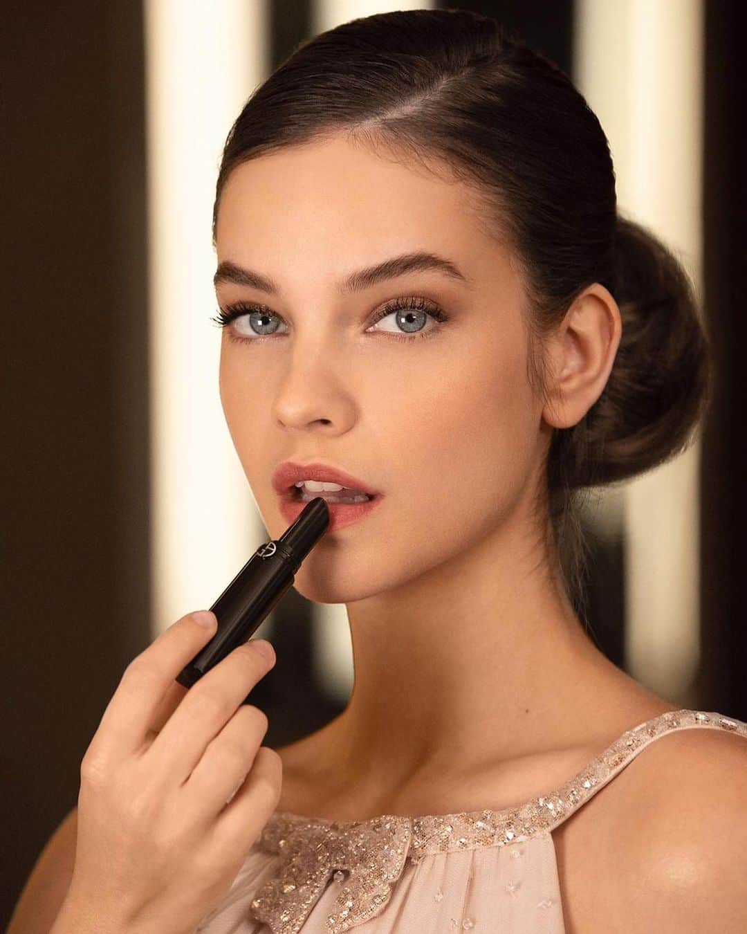 バルバラ・パルヴィンのインスタグラム：「Beautiful night in Milan at the @teatroallascala opening ! 🤩 thank you @giorgioarmani @armanibeauty for having me and @dylansprouse . #armanilipPower #armanibeauty」