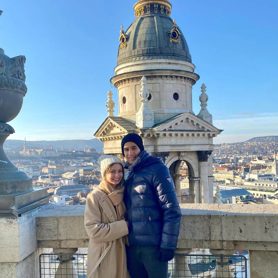 タラ・ケインのインスタグラム：「Hooked up with my tour guide in Hungary」