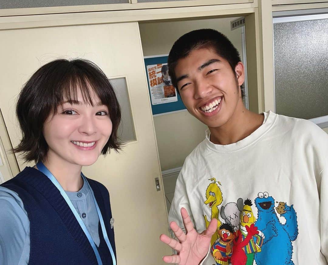 貫地谷しほりのインスタグラム：「２話の彼のシーンで泣いたなぁ。 野菜娘たちへの愛もきゅんでした(*´-`) 素敵な出会いが詰まった顔だけ先生。 #土ドラ #顔だけ先生 #大政凜」