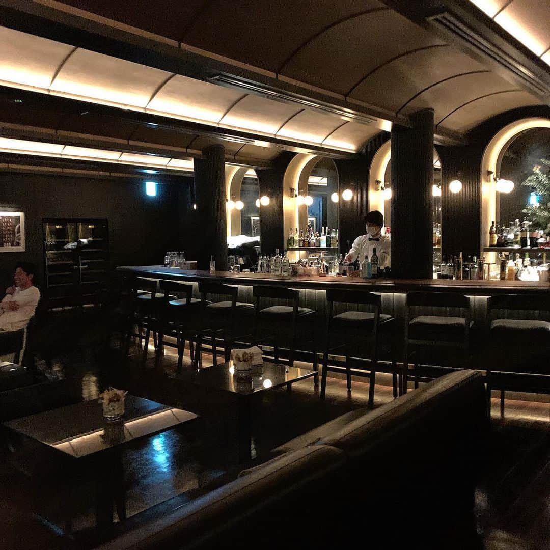 坂田陽子さんのインスタグラム写真 - (坂田陽子Instagram)「NY・ブルックリンで創業130年の歴史を誇る ピーター・ルーガー　ステーキハウスが恵比寿に日本初上陸。 オープンと同時に予約困難店になり年内は満席、、との事だったのですが 運良く前日に予約をしていた友人から「一席空いたから来ない？」とお誘いが😆 ・ 肉・肉・肉🥩 ドライエイジングビーフの 熟成された濃厚な旨味を存分に堪能してきました。 楽しいメンバーでこちらもかなり味わいがありました🤣🤣 ありがとう笑笑 ・ ・ @peterluger_steakhouse_tokyo  #peterluger  #ステーキハウス #ドライエイジングビーフ  #熟成肉」12月14日 11時10分 - yokosakata