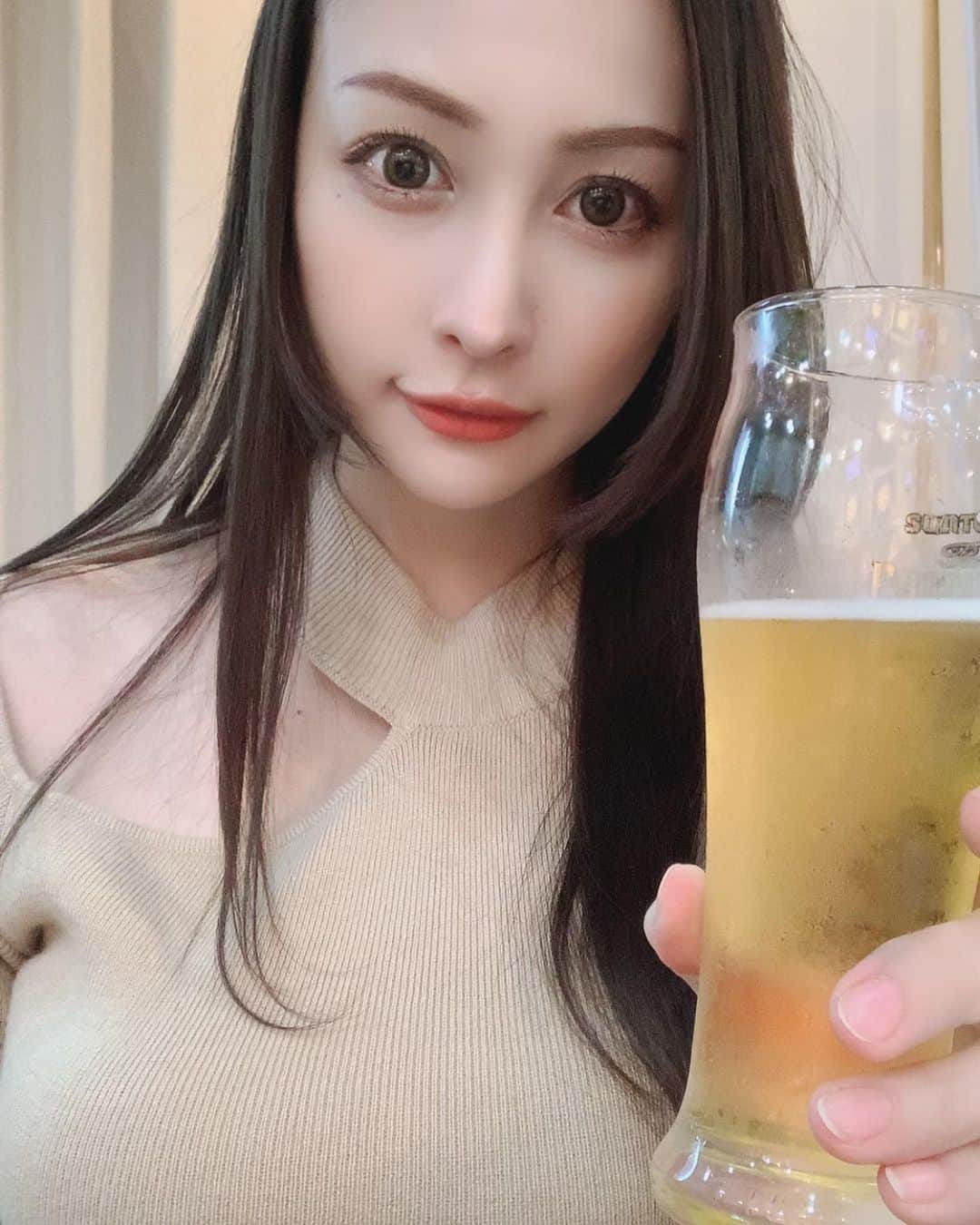 立川みくののインスタグラム：「かんぱーい🍻 この後どうする？一緒に帰る？ . . . #酒スタグラム#beer#彼女感#彼女#性感的#사랑해#japanesegirl#animegirl#酒好きな人と繋がりたい」