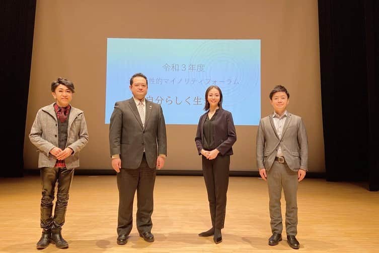 東小雪のインスタグラム：「新潟県三条市にて講演会。２部では市長、黒田隆史弁護士、ラジオパーソナリティのさとちんさんとのトークも。ご来場いただいた皆様、ありがとうございました。またぜひ遊びに行かせてください。 #選びたくなるまち三条 #新潟県 #新潟県三条市 #三条市 #lgbt」