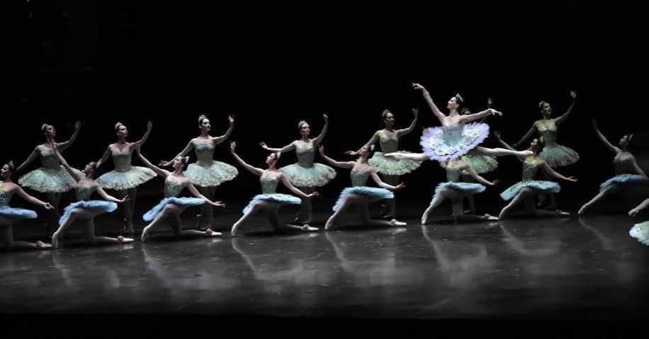 オニール八菜のインスタグラム：「La Reine des Dryades ✨ avec le Corps de ballet de @balletoperadeparis   Don Quichotte en ce moment à l’opéra Bastille!   #donquichotte #rudolfnoureev #lareinedesdryades @ikaubert」