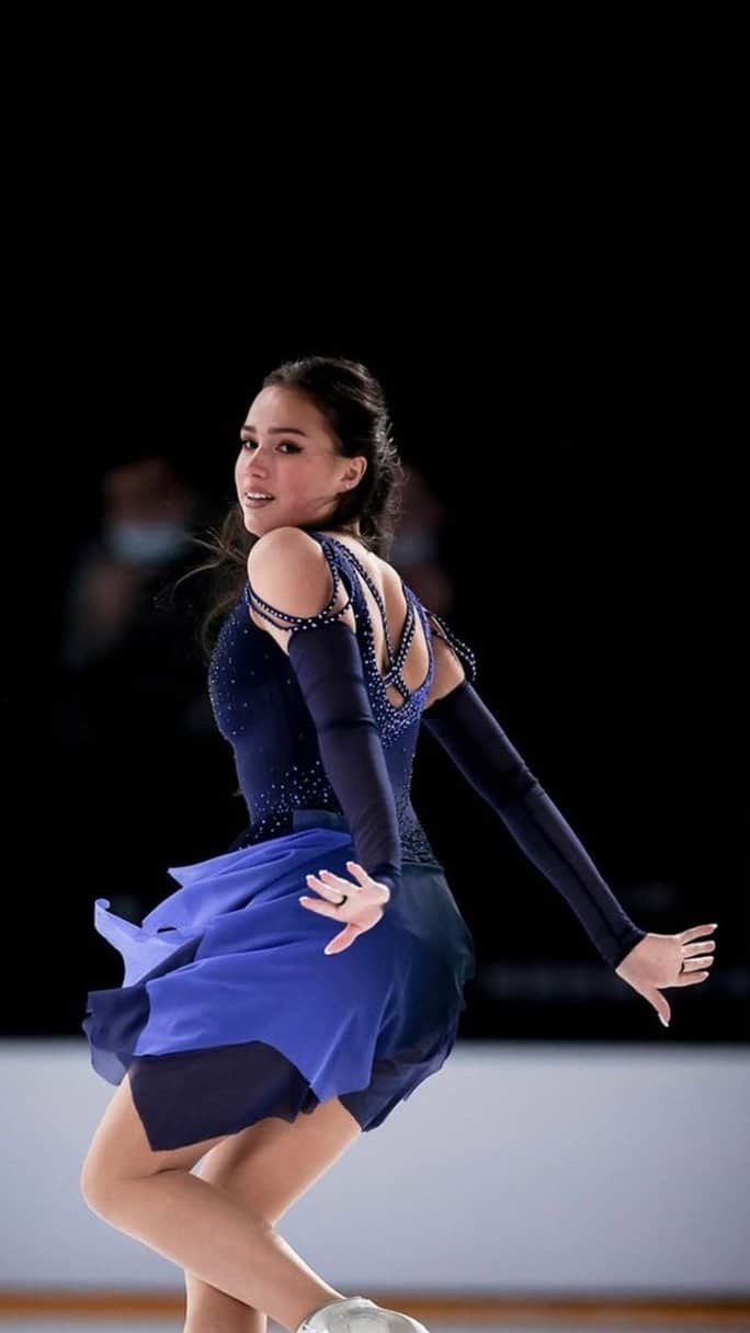 アリーナ・ザギトワのインスタグラム：「What doesn’t kill you makes you stronger😎」