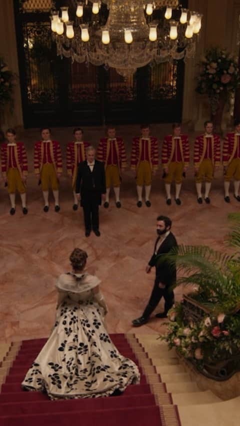 キャリー・クーンのインスタグラム：「For a New Yorker, anything is possible.”   The Gilded Age, a new HBO original series from the creator of Downton Abbey, premieres January 24 on @HBOMax. #gildedagehbo」